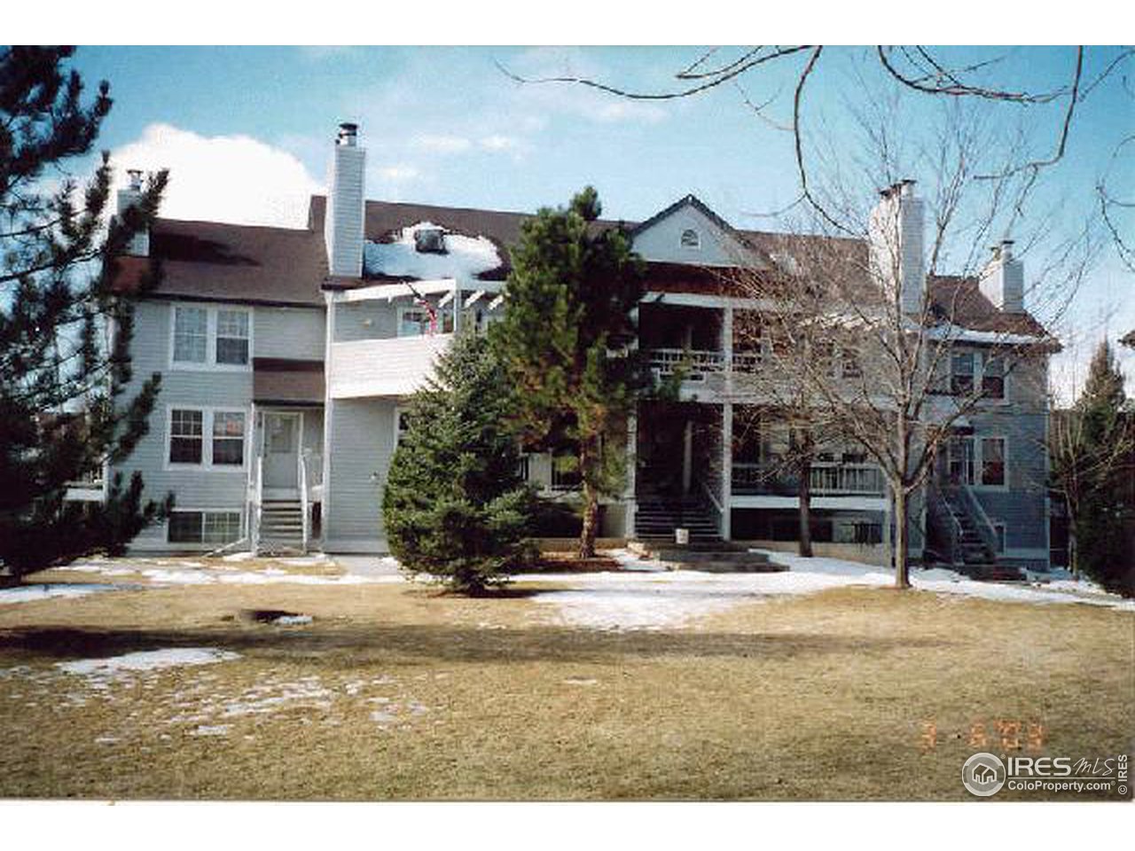 a house view with a outdoor space