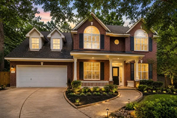 $760,000 | 11 Alden Glen Court, The Woodlands, TX 77382