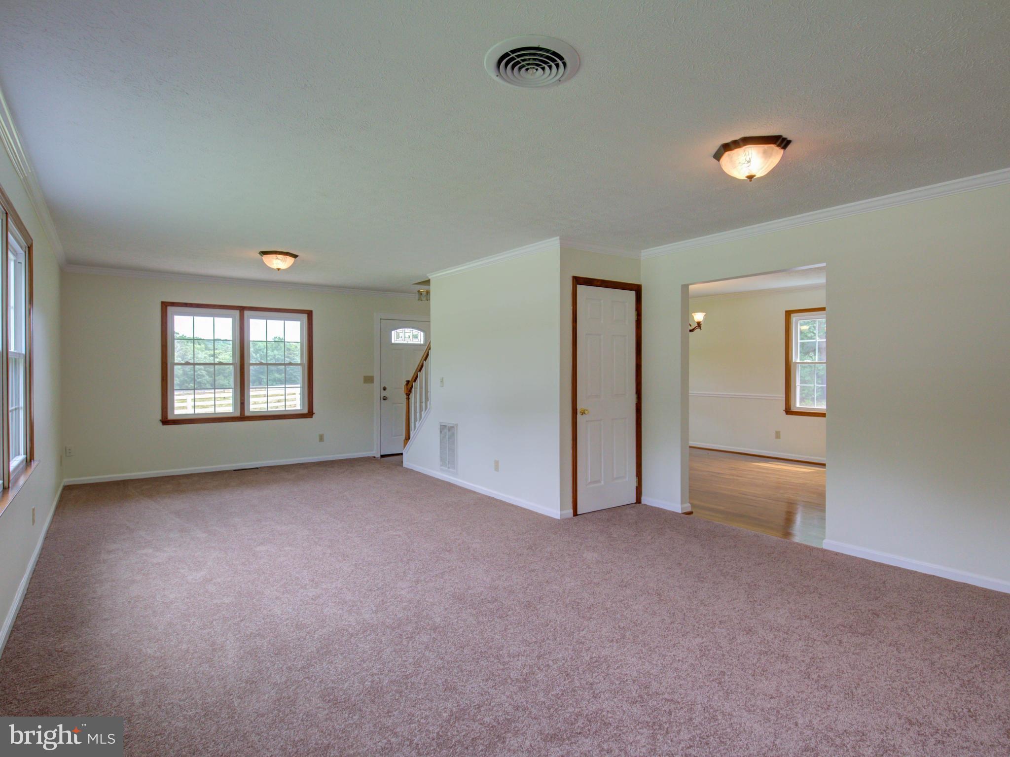 386 White Road Winchester, VA 22602 - Photo 13 of 30 Living Room