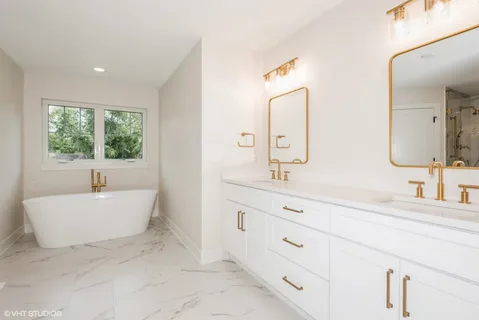 $829,000 | 1N320 Farwell Street, Carol Stream, IL 60188