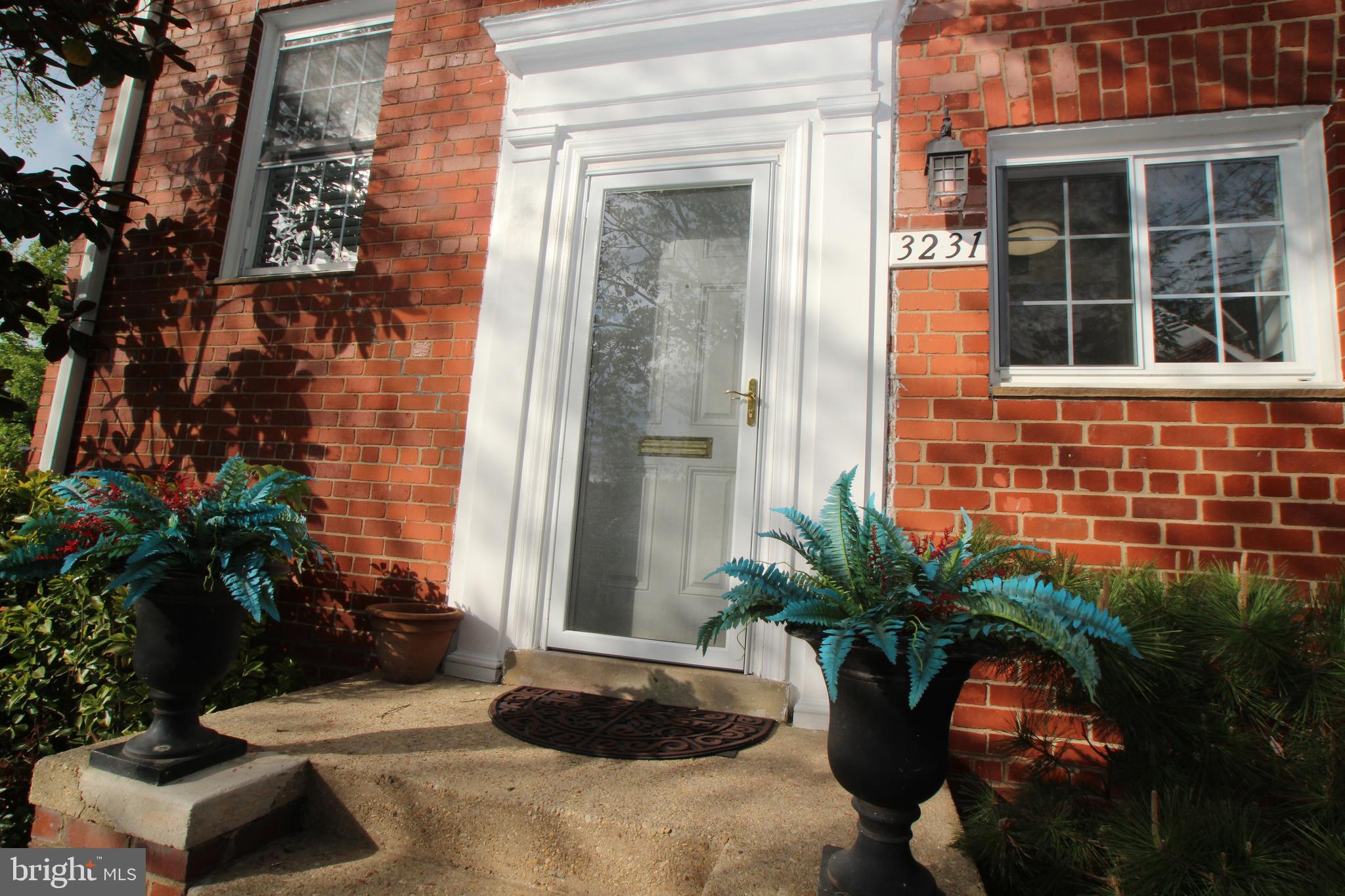 3231 Gunston Road Alexandria, VA 22302 - Photo 4 of 42 Gallery Image 4