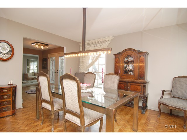 739 Sumac Road Highland Park, IL 60035 - Photo 4 of 10 a dining room with furniture and window