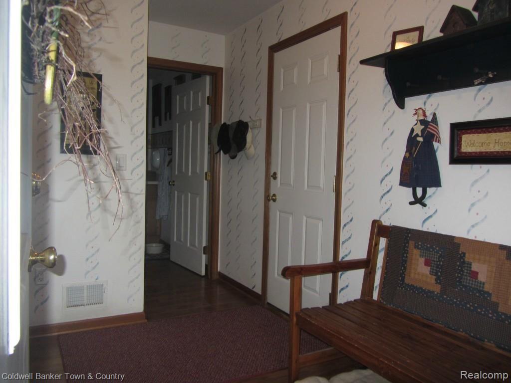 3065 Rafferty Drive Howell, MI 48843 - Photo 21 of 40 22 - 3065 Rafferty - Mud Room.jpg