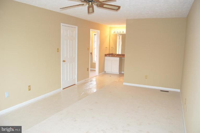 12600 Bridoon Lane Reston, VA 20191 - Photo 20 of 25 a view of a livingroom with a ceiling fan & entryway