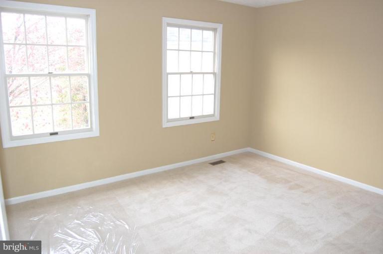 12600 Bridoon Lane Reston, VA 20191 - Photo 6 of 25 an empty room with a window