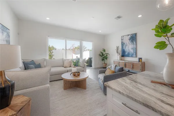 $584,900 | 5530 North 9th Street, Unit 2, Tampa, FL 33604