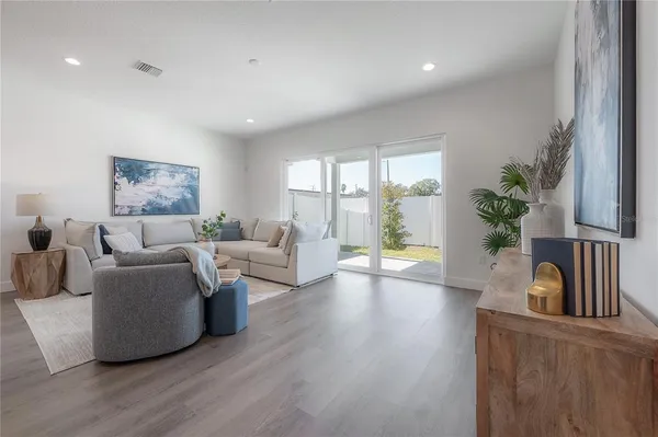 $584,900 | 5530 North 9th Street, Unit 2, Tampa, FL 33604