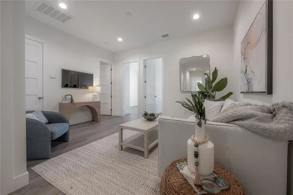 $584,900 | 5530 North 9th Street, Unit 2, Tampa, FL 33604