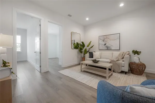 $584,900 | 5530 North 9th Street, Unit 2, Tampa, FL 33604