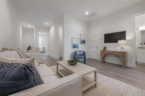 $584,900 | 5530 North 9th Street, Unit 2, Tampa, FL 33604