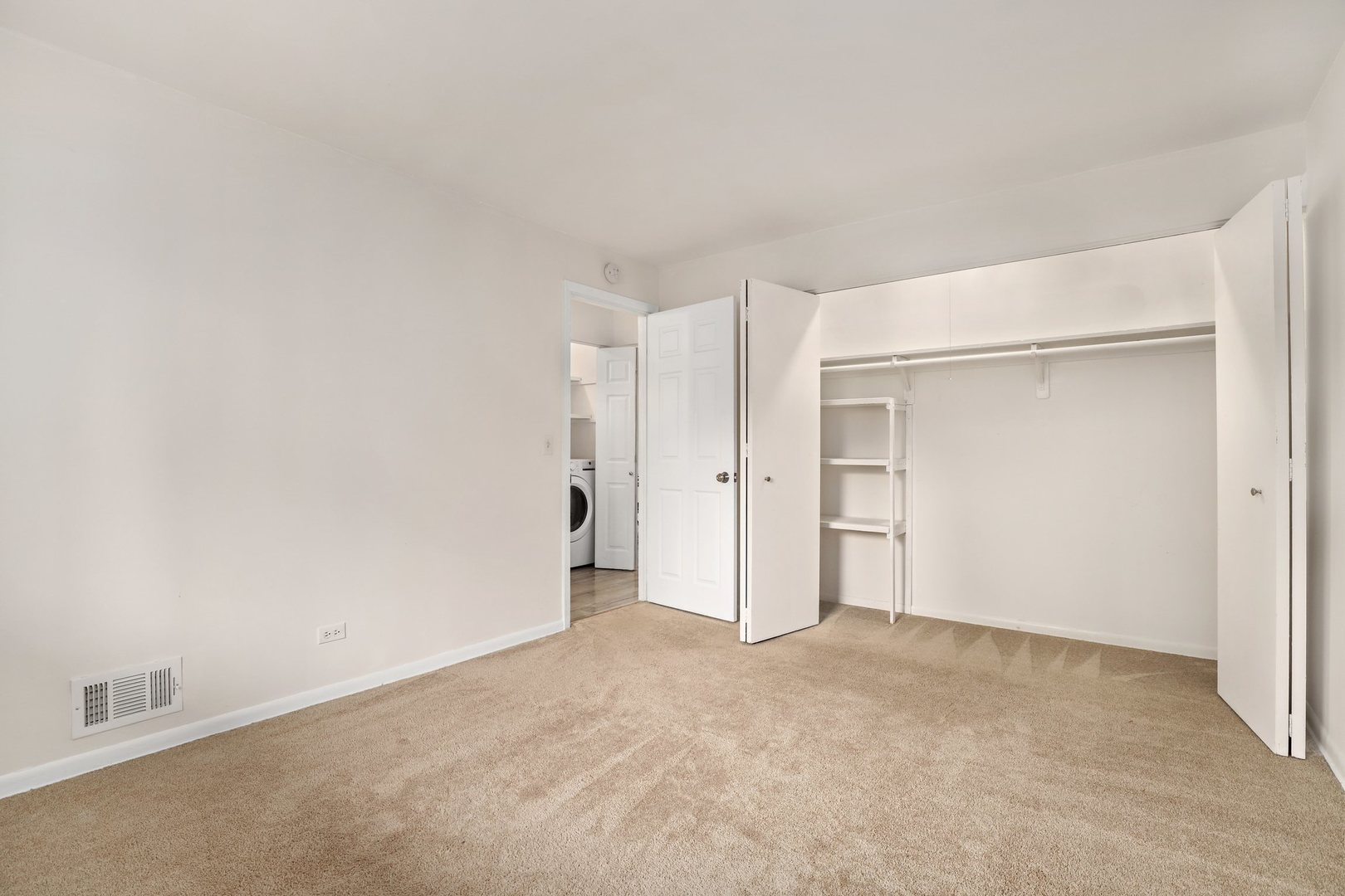 613 Dulles Road, Unit B Des Plaines, IL 60016 - Photo 15 of 18 Gallery Image 15