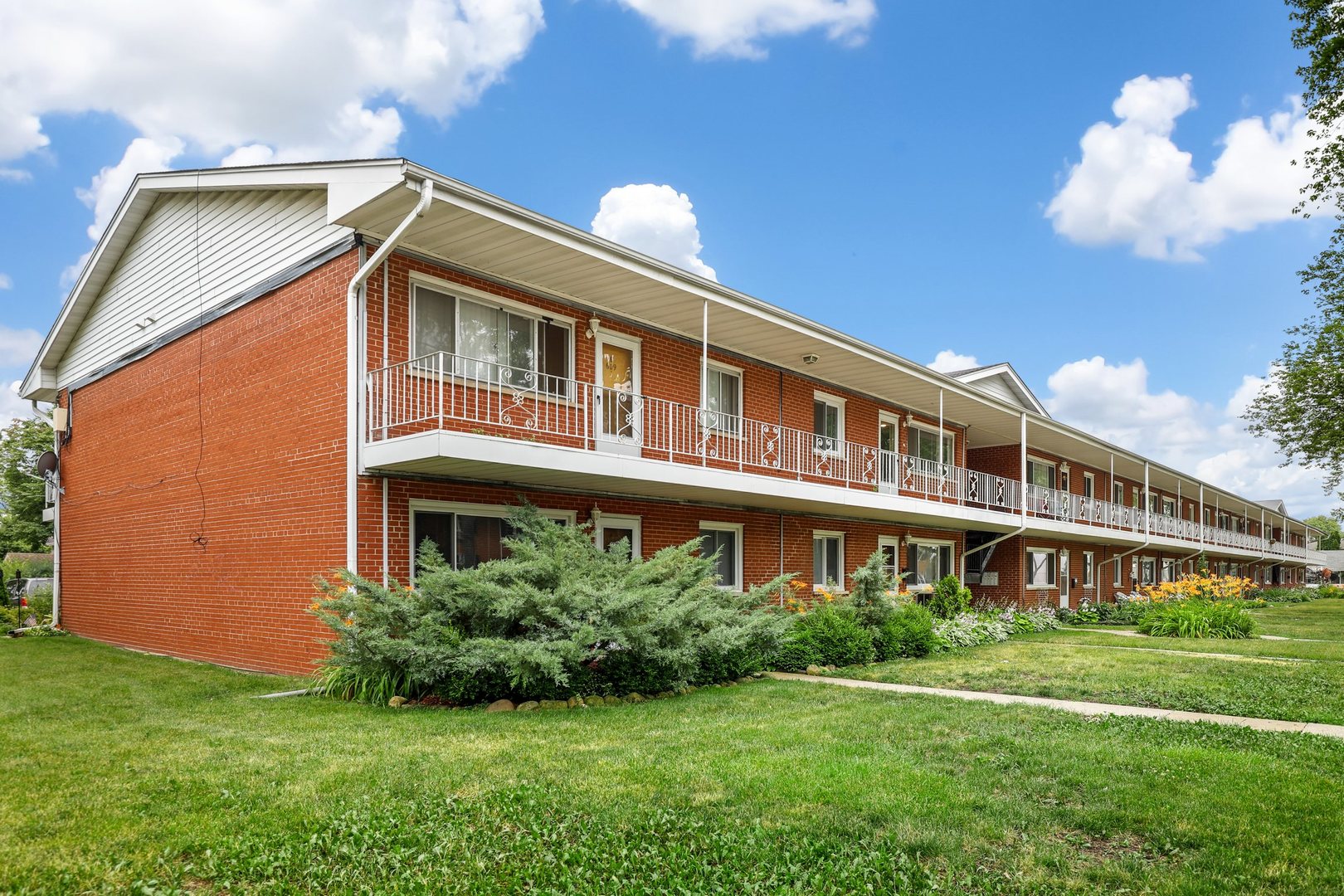 613 Dulles Road, Unit B Des Plaines, IL 60016 - Photo 18 of 18 Gallery Image 18