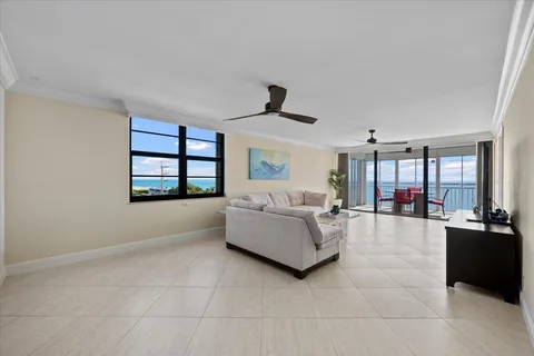 $949,900 | 911 Ocean Drive, Unit 506, North Palm Beach, FL 33408
