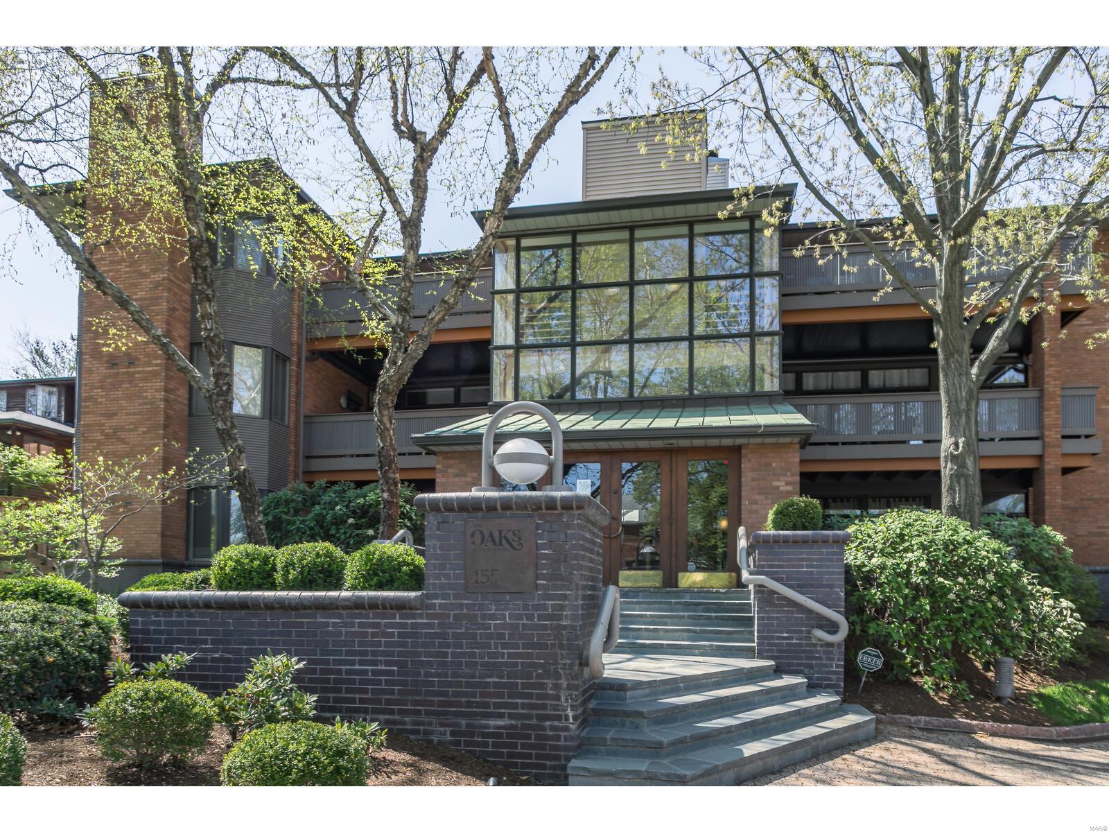 155 North Hanley Road, Unit 301 St. Louis, MO 63105 - Photo 1 of 26
