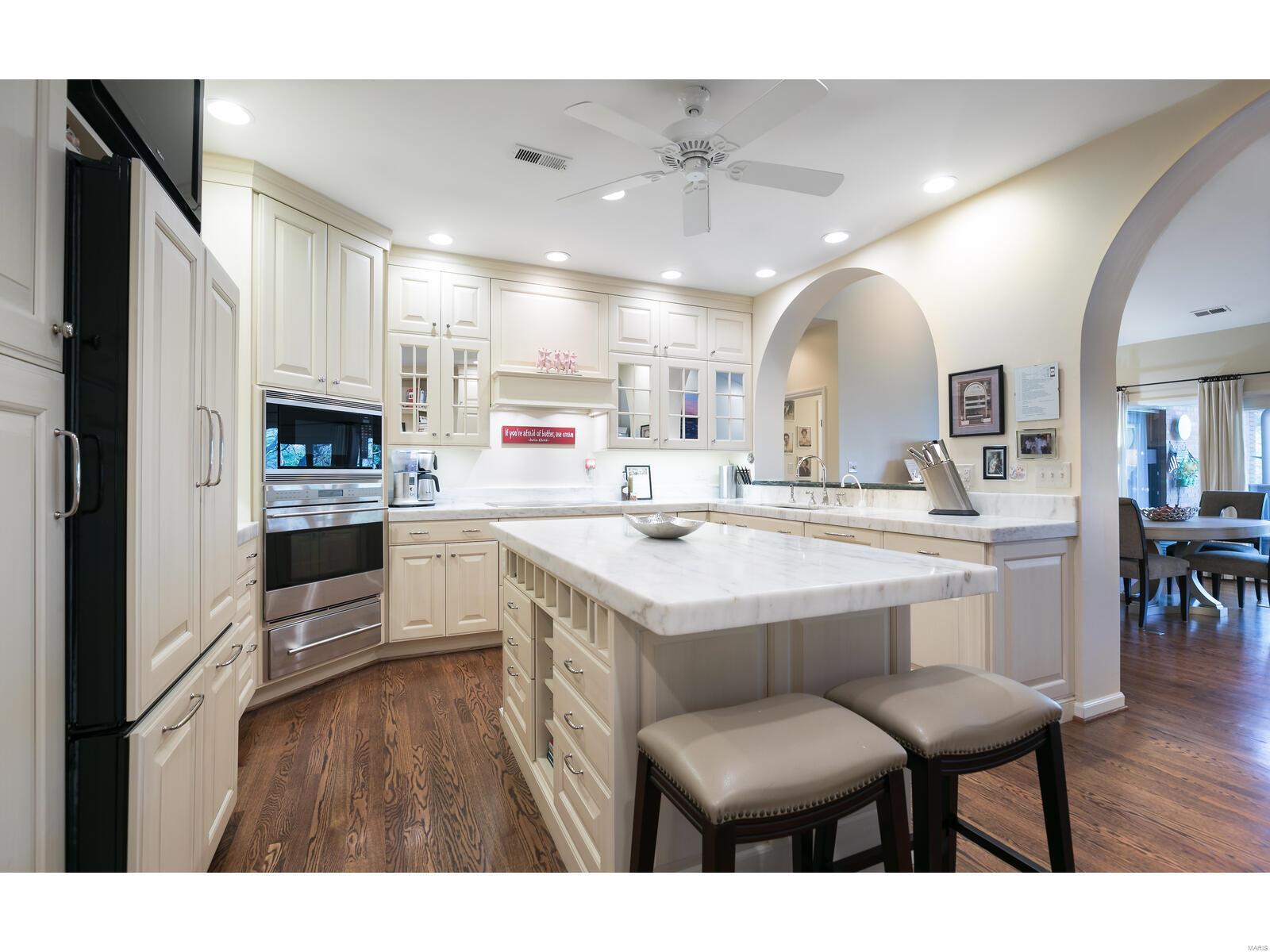 155 North Hanley Road, Unit 301 St. Louis, MO 63105 - Photo 11 of 26