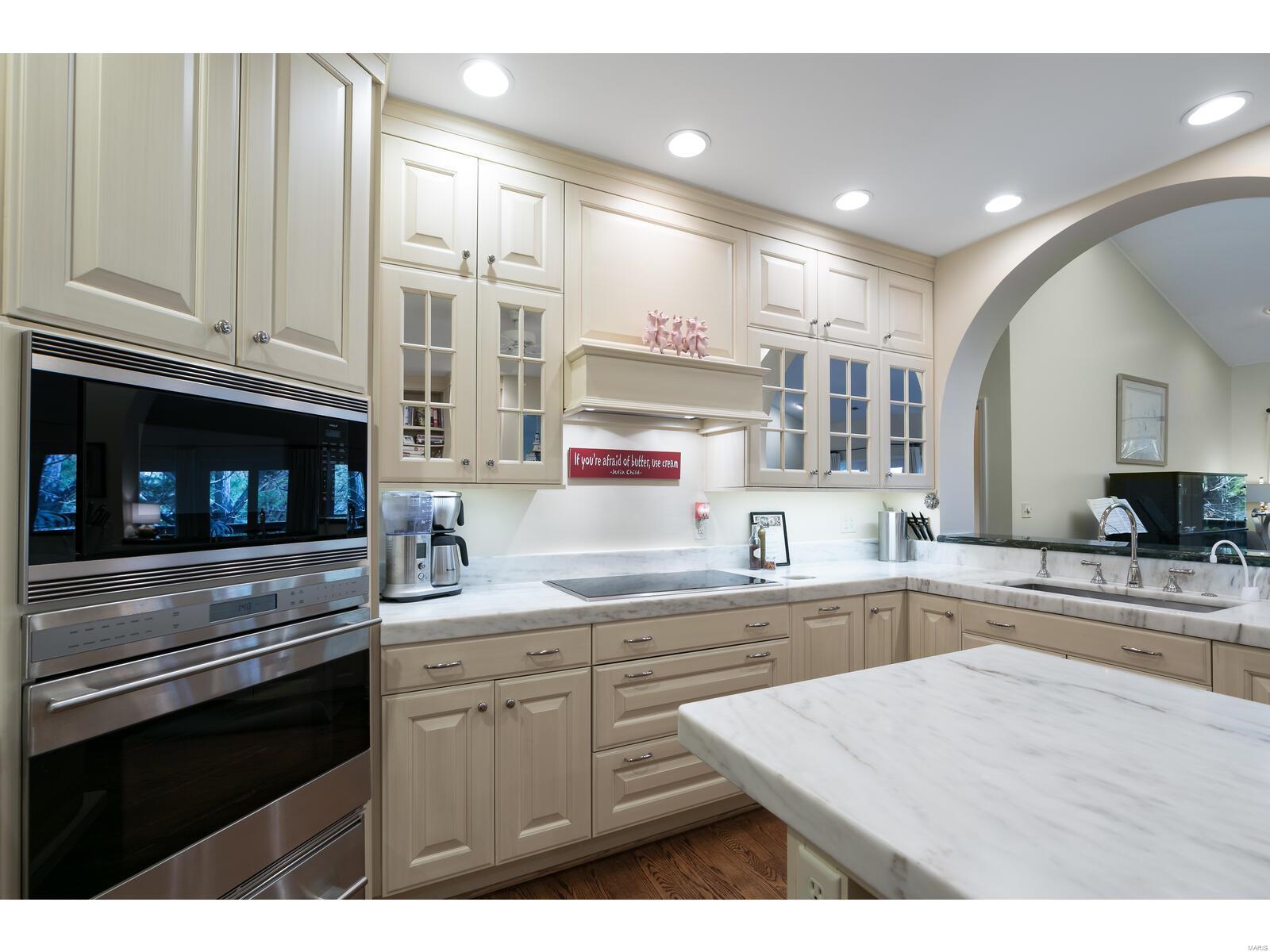 155 North Hanley Road, Unit 301 St. Louis, MO 63105 - Photo 13 of 26