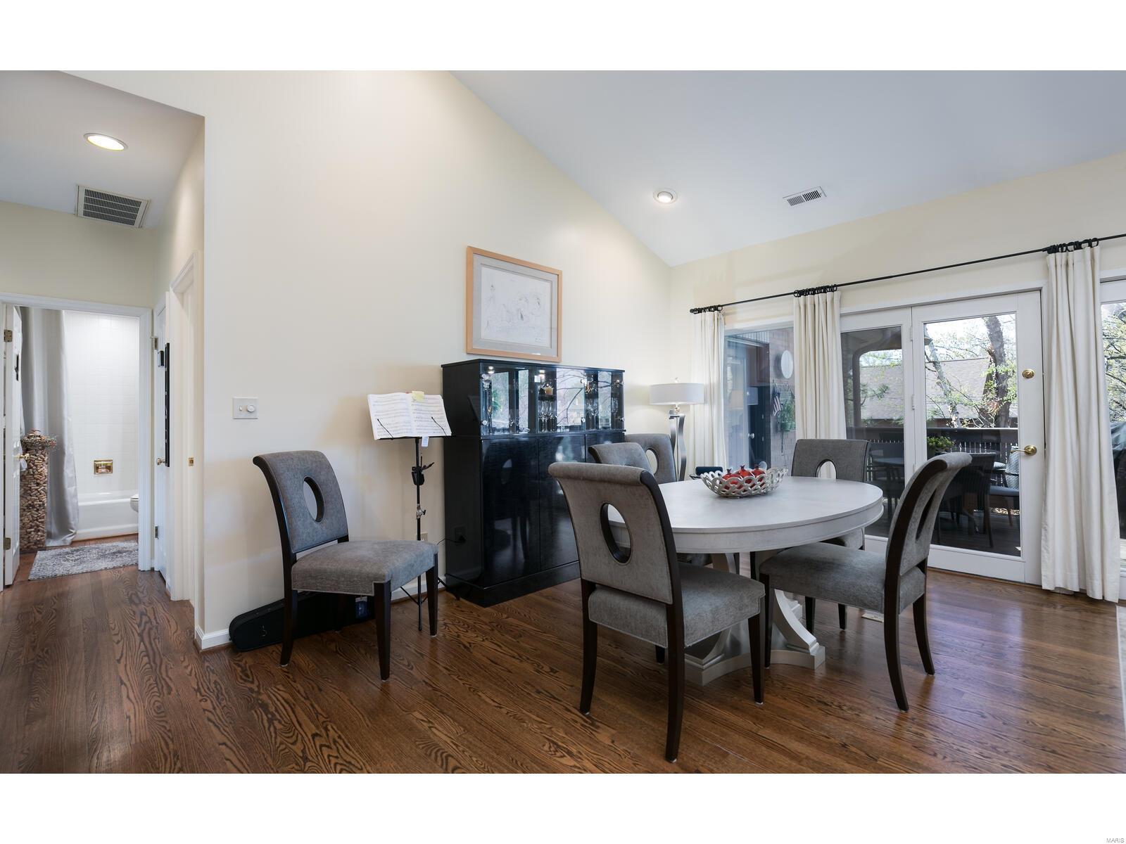 155 North Hanley Road, Unit 301 St. Louis, MO 63105 - Photo 7 of 26