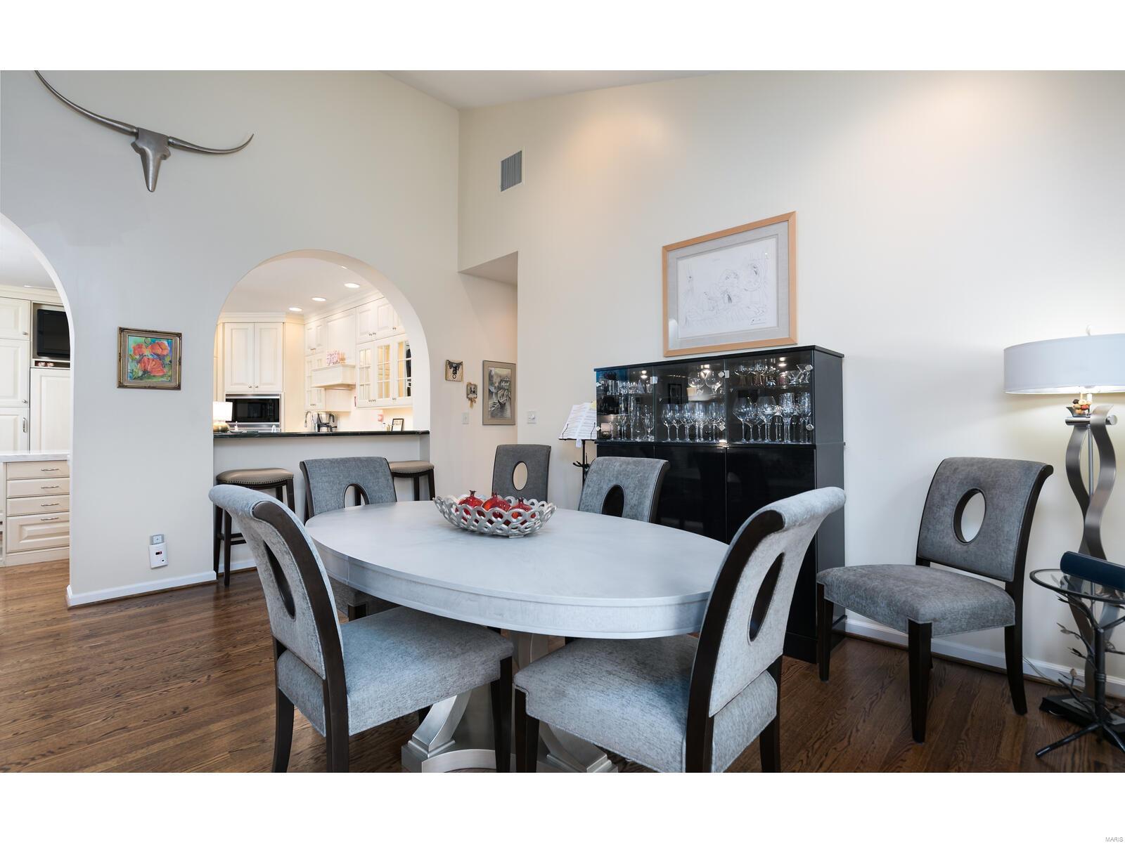 155 North Hanley Road, Unit 301 St. Louis, MO 63105 - Photo 8 of 26