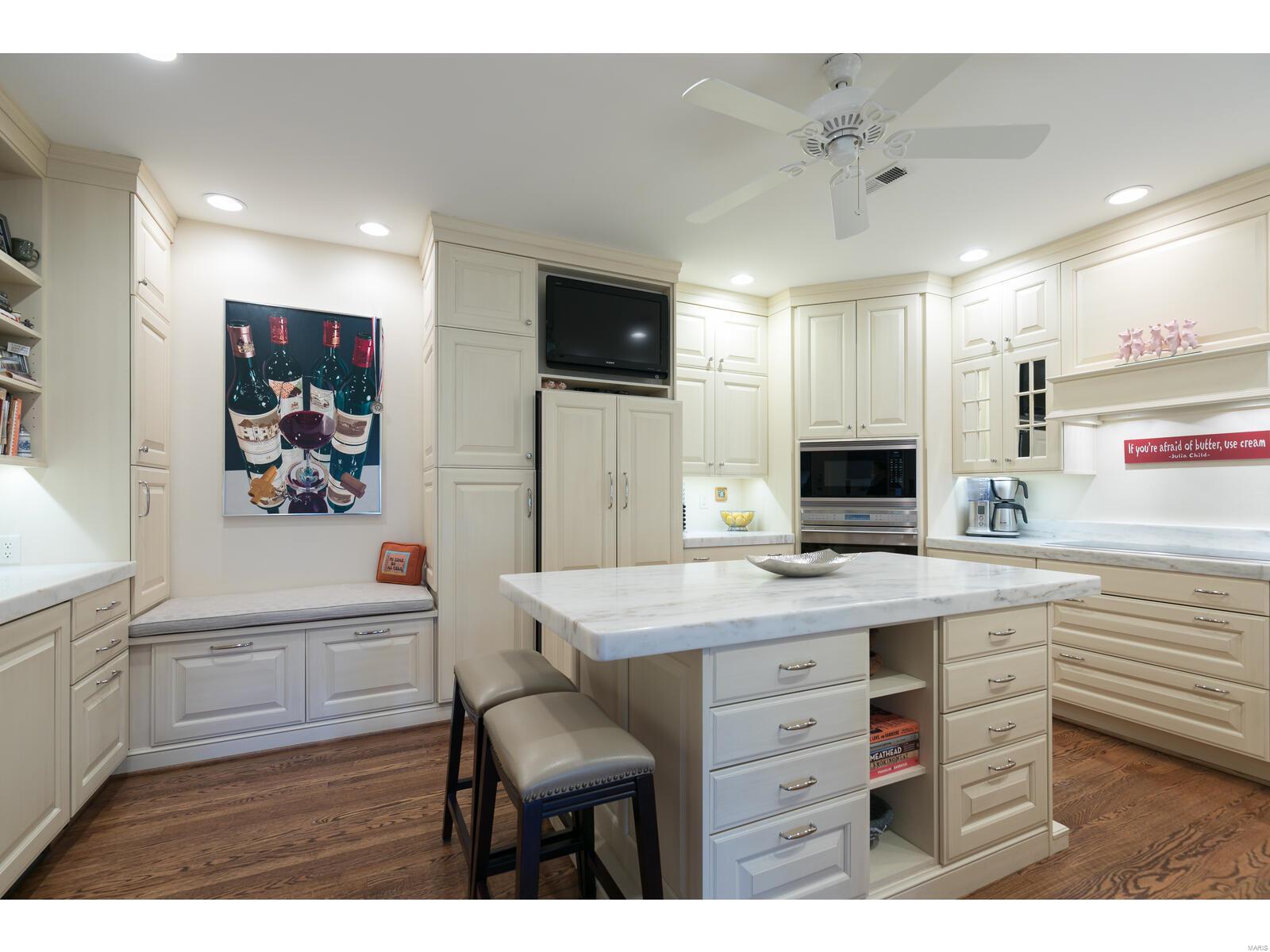 155 North Hanley Road, Unit 301 St. Louis, MO 63105 - Photo 10 of 26