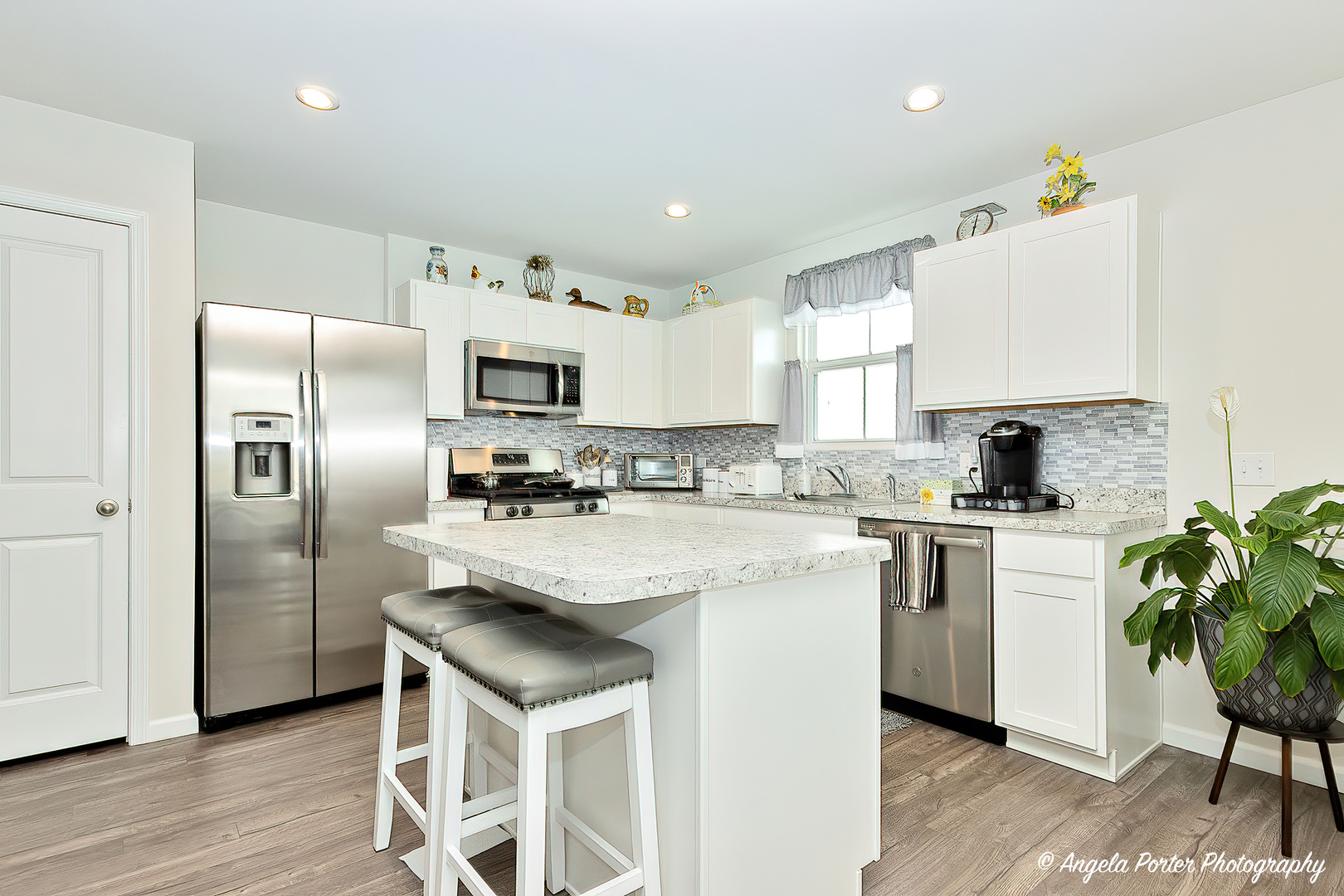 1829 Overview Circle Antioch, IL 60002 - Photo 7 of 42 Gallery Image 7