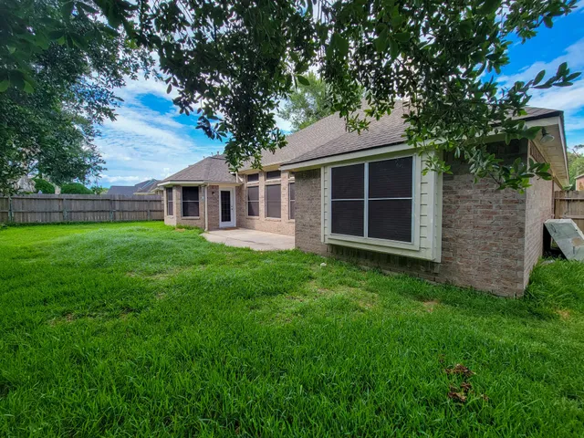 $2,300 | 18511 Falcon Crest Drive, Humble, TX 77346
