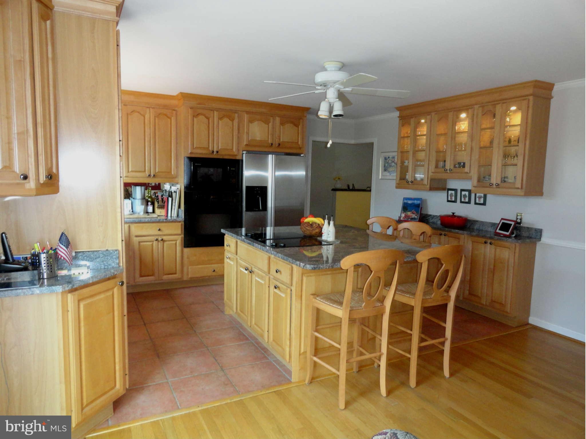 7125 Thrasher Road McLean, VA 22101 - Photo 13 of 27 Kitchen