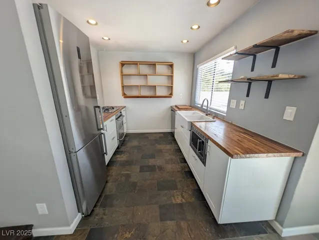 $2,600 | 9509 Lazy River Drive, Las Vegas, NV 89117