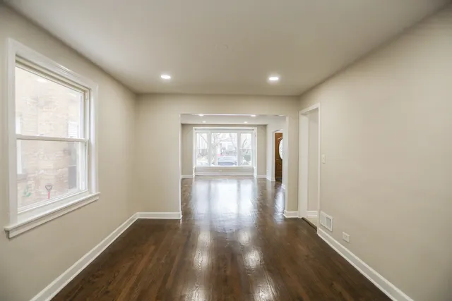 $3,500 | 3126 West Chase Avenue, Chicago, IL 60645