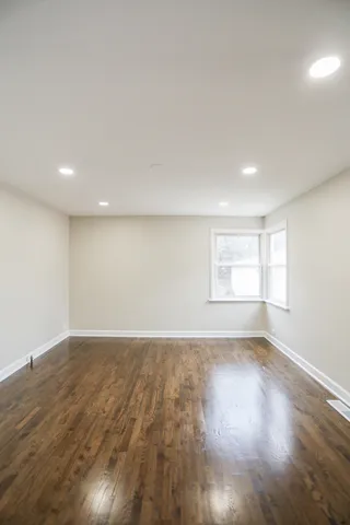 $3,500 | 3126 West Chase Avenue, Chicago, IL 60645