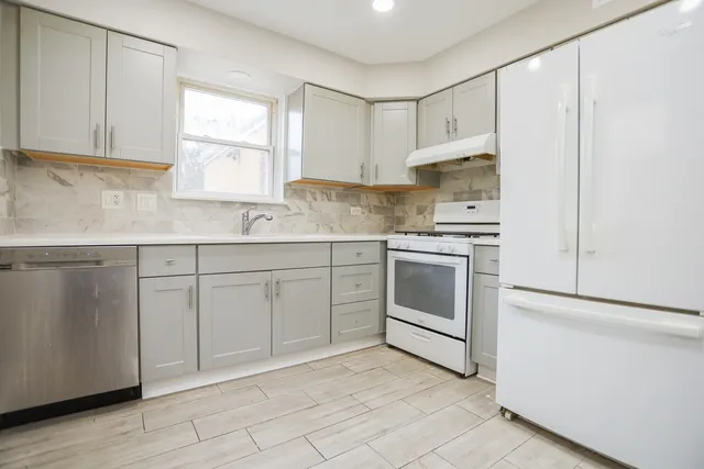 $3,500 | 3126 West Chase Avenue, Chicago, IL 60645