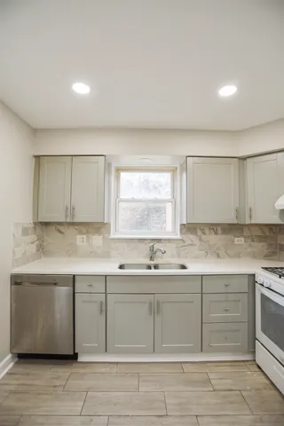 $3,500 | 3126 West Chase Avenue, Chicago, IL 60645