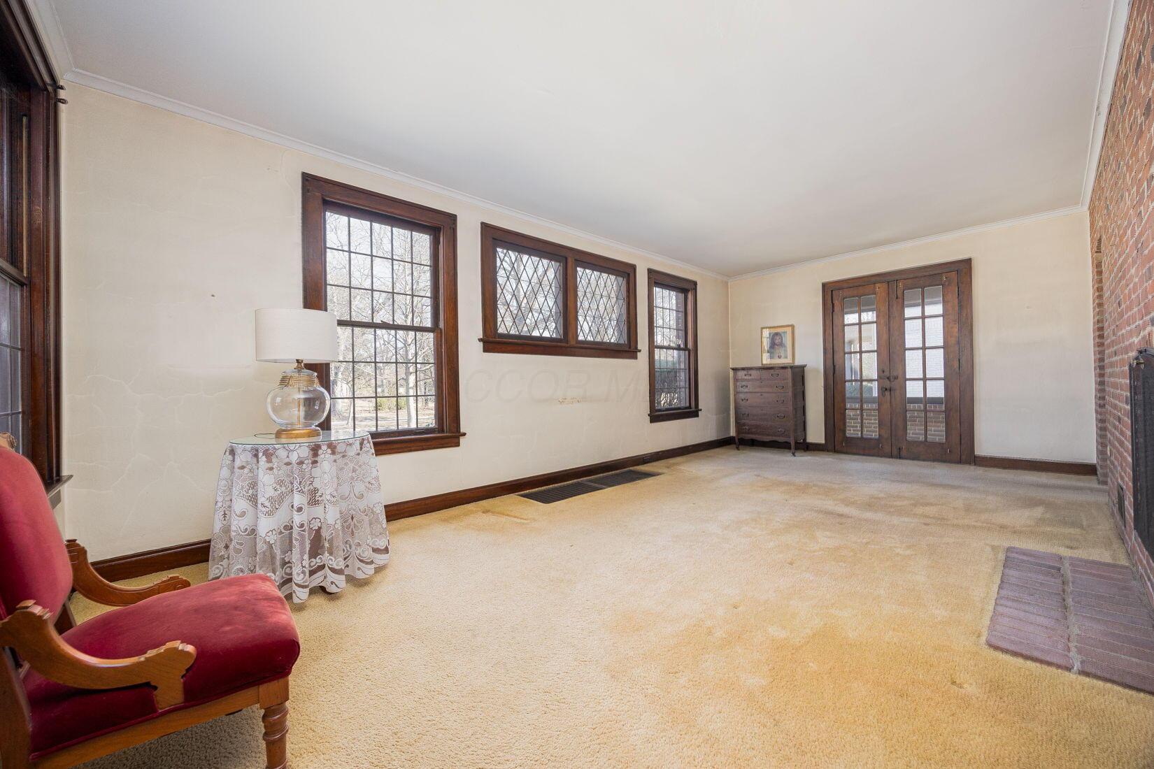 2619 Bexley Park Road Columbus, OH 43209 - Photo 4 of 39 Living Room