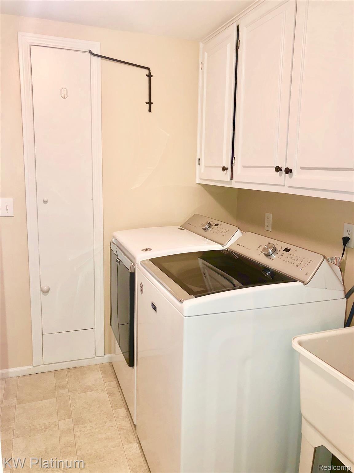 2860 Riverside Drive Port Huron, MI 48060 - Photo 6 of 26 IMG_0365.jpg