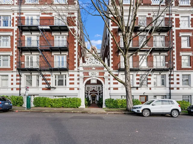 $157,500 | 1811 Northwest Couch Street, Unit 407, Portland, OR 97209