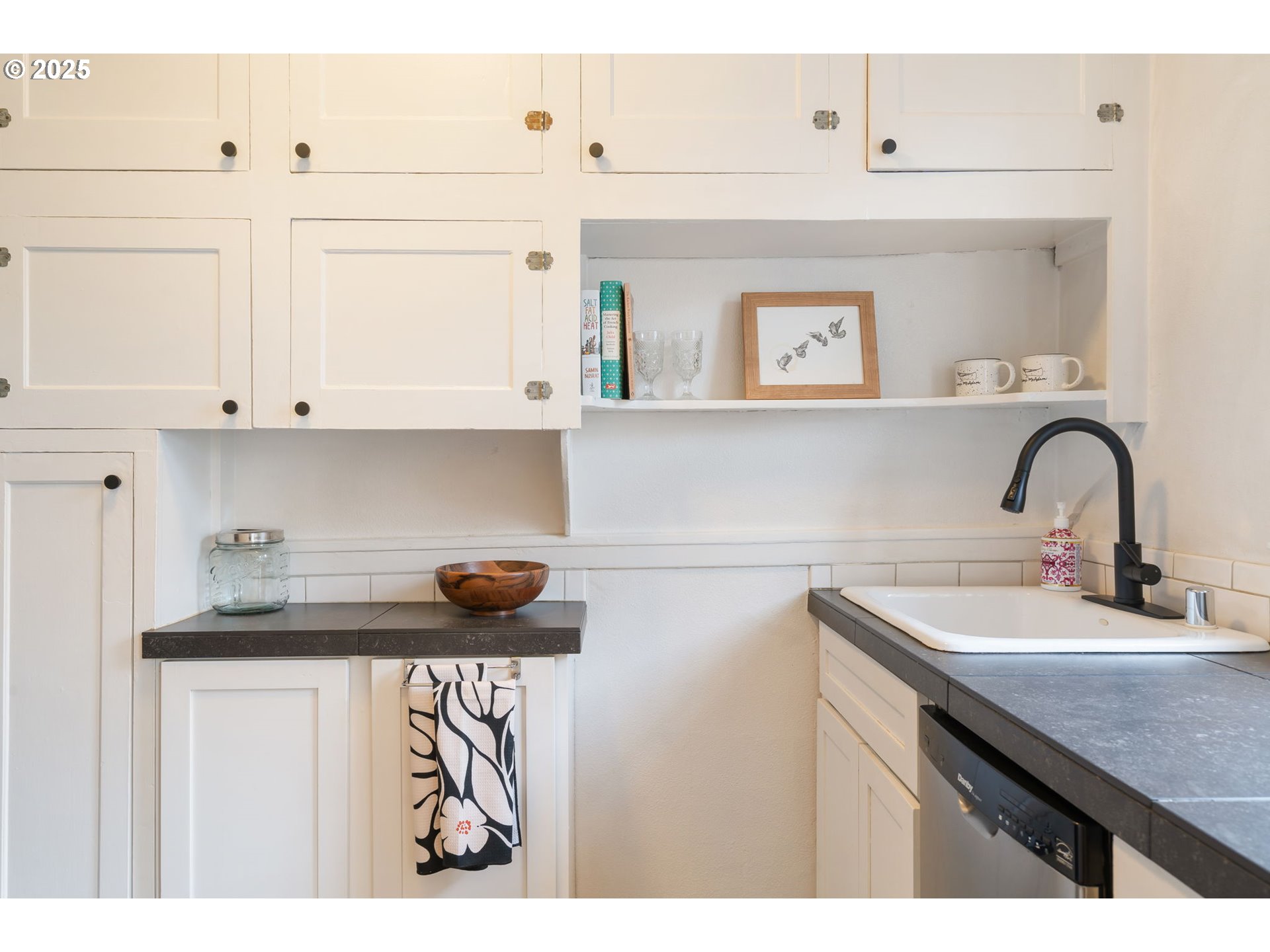 1811 Northwest Couch Street, Unit 407 Portland, OR 97209 - Photo 17 of 23