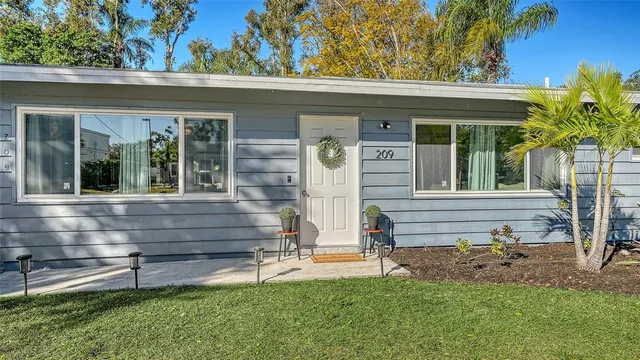 $469,000 | 209 Briggs Court, Sarasota, FL 34237