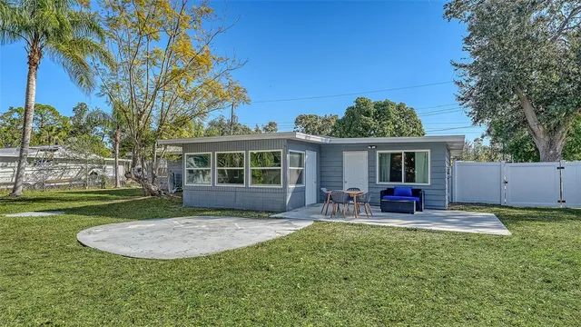 $469,000 | 209 Briggs Court, Sarasota, FL 34237