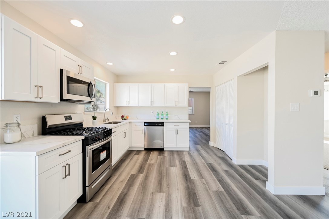 204 Bahama Road Las Vegas, NV 89145 - Photo 4 of 20 Gallery Image 4