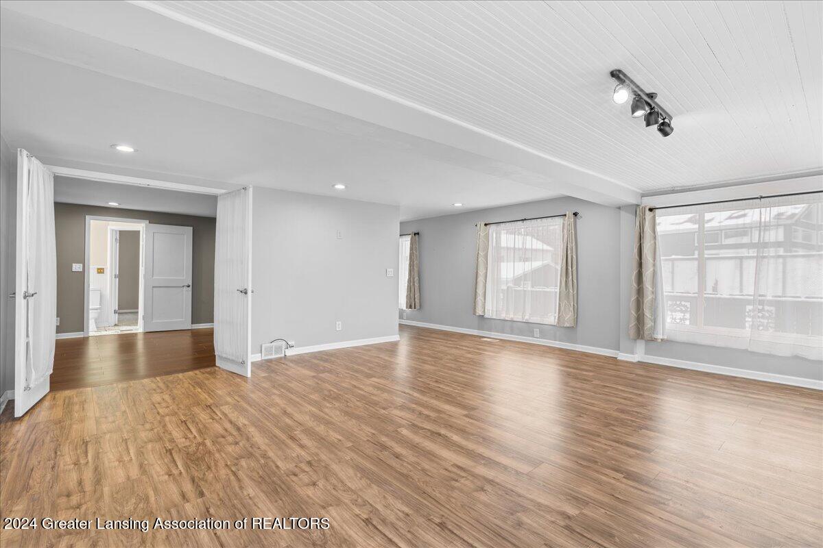 6239 West Reynolds Road Haslett, MI 48840 - Photo 9 of 26 09-Media Jett - 10