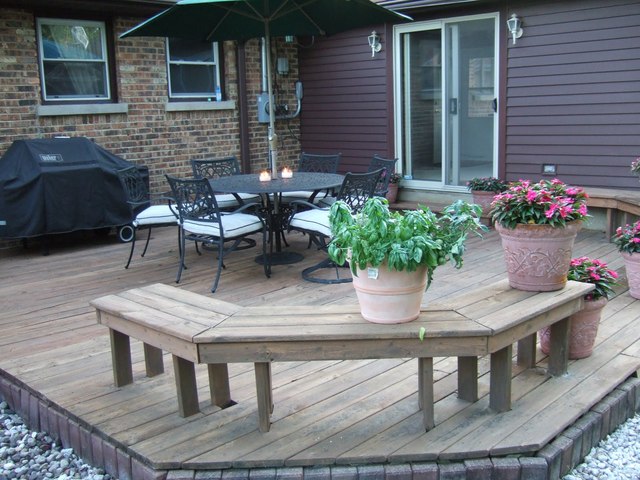 423 Highview Avenue Elmhurst, IL 60126 - Photo 2 of 10 a wooden bench sitting in front of a house