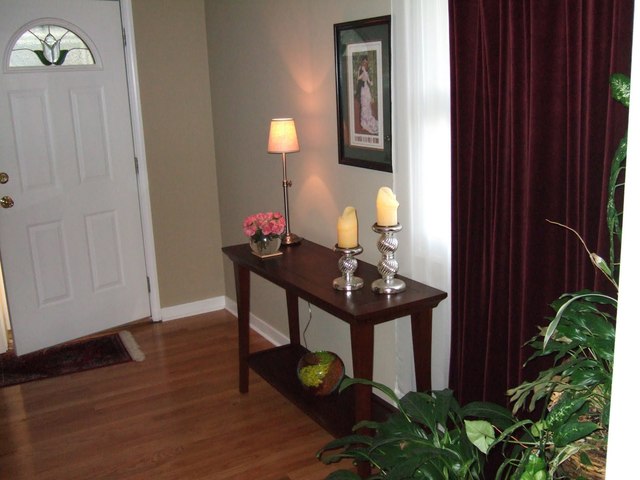 423 Highview Avenue Elmhurst, IL 60126 - Photo 6 of 10 a view of a workspace room with wooden floor table and chairs