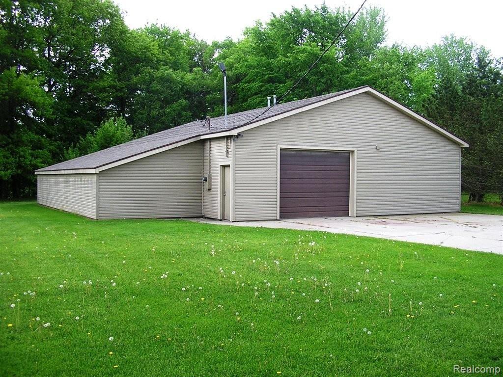 7654 Imlay City Road Avoca, MI 48006 - Photo 14 of 18 P5220076.JPG