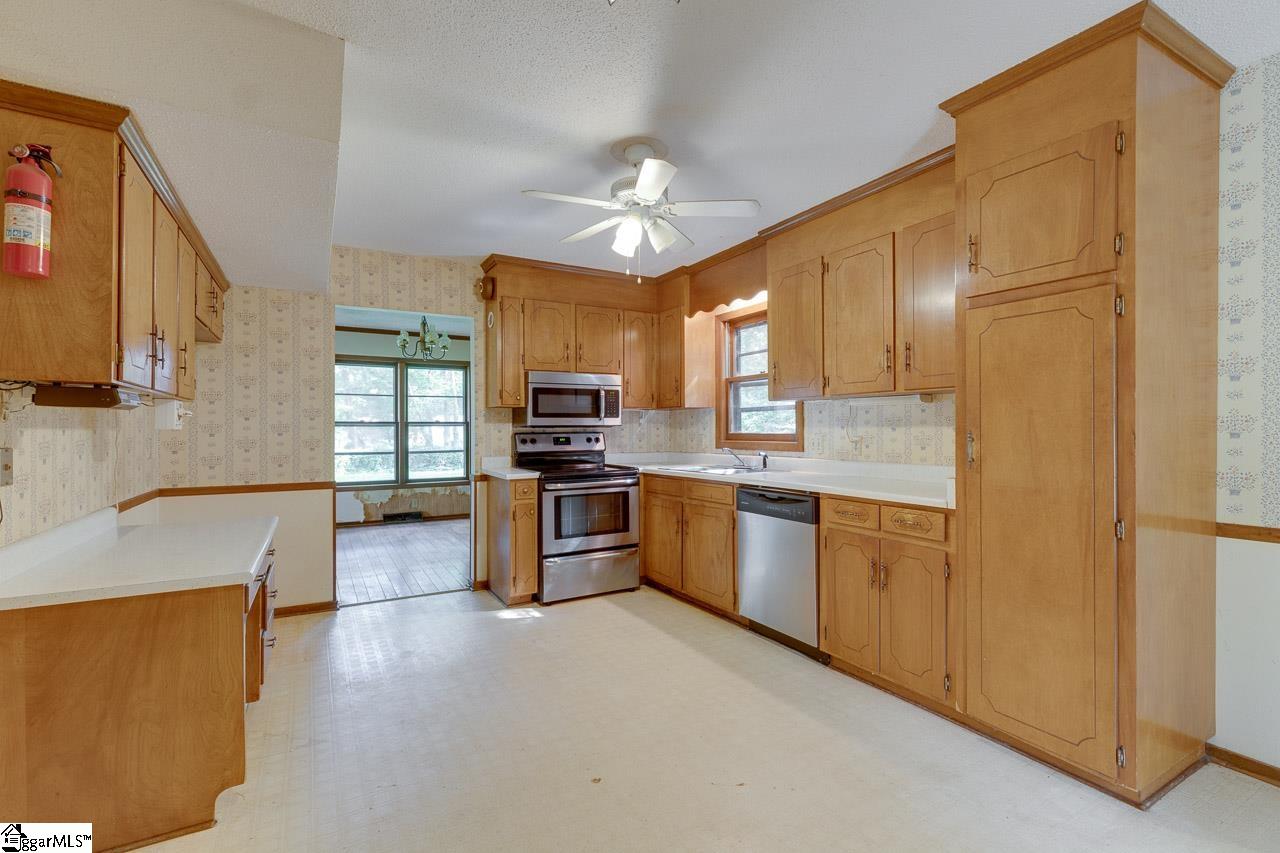 605 Devenger Road Greer, SC 29650 - Photo 12 of 26 Gallery Image 12