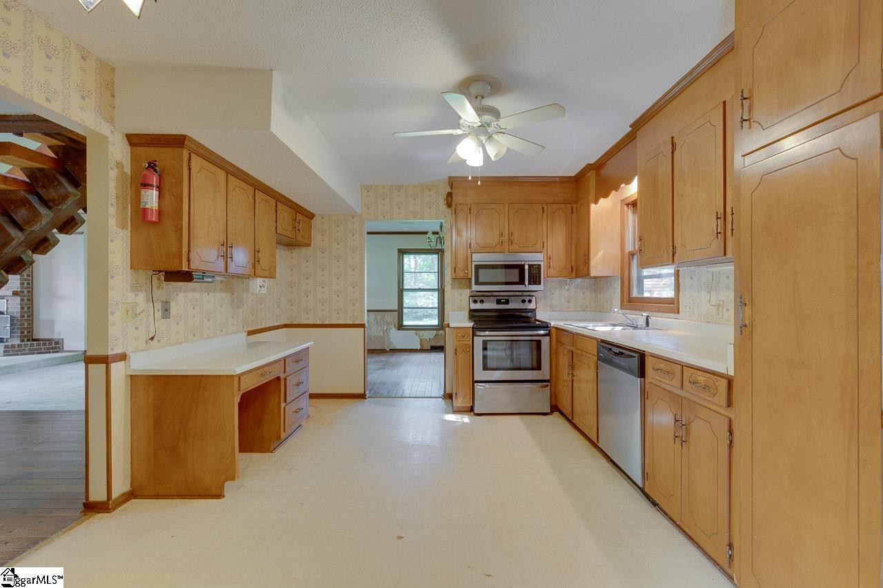 605 Devenger Road Greer, SC 29650 - Photo 13 of 26 Gallery Image 13