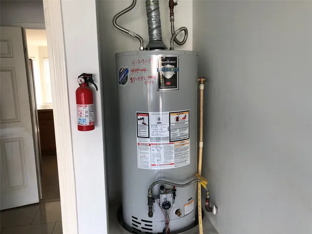 $2,100 | 8531 Ashford Green Lane, Houston, TX 77072