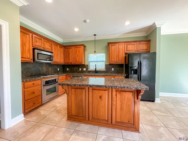 $2,200 | 15104 Wax Myrtle Avenue, Baton Rouge, LA 70817