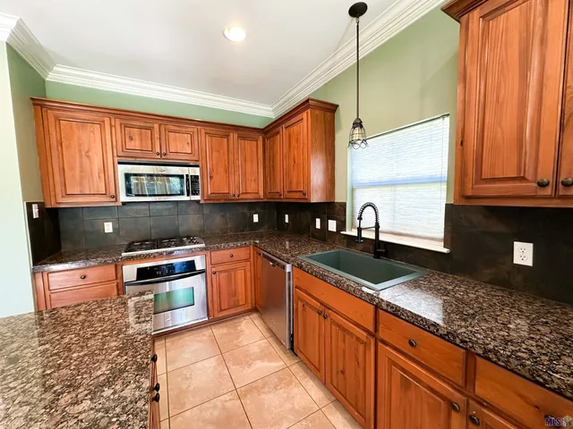 $2,200 | 15104 Wax Myrtle Avenue, Baton Rouge, LA 70817