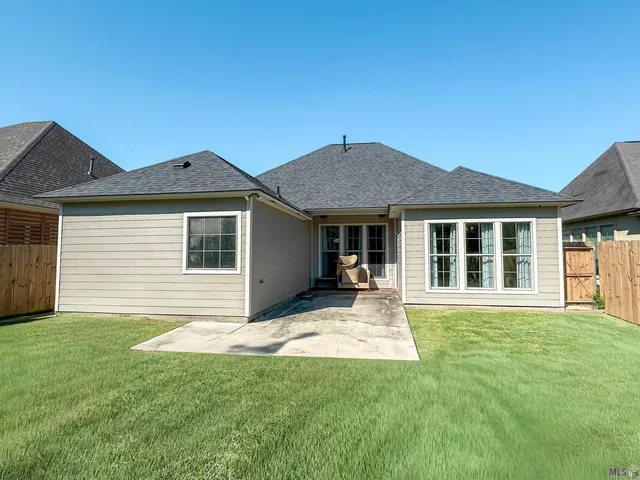 $2,200 | 15104 Wax Myrtle Avenue, Baton Rouge, LA 70817