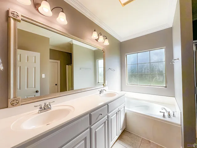 $2,200 | 15104 Wax Myrtle Avenue, Baton Rouge, LA 70817