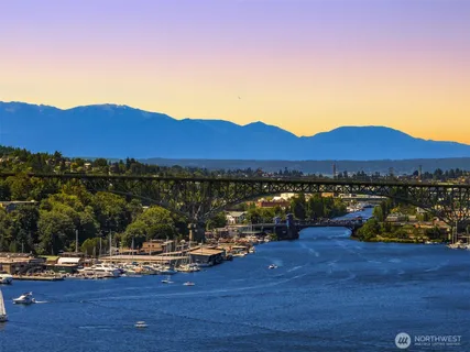 $650,000 | 2035 Eastlake Avenue East, Unit 301, Seattle, WA 98102